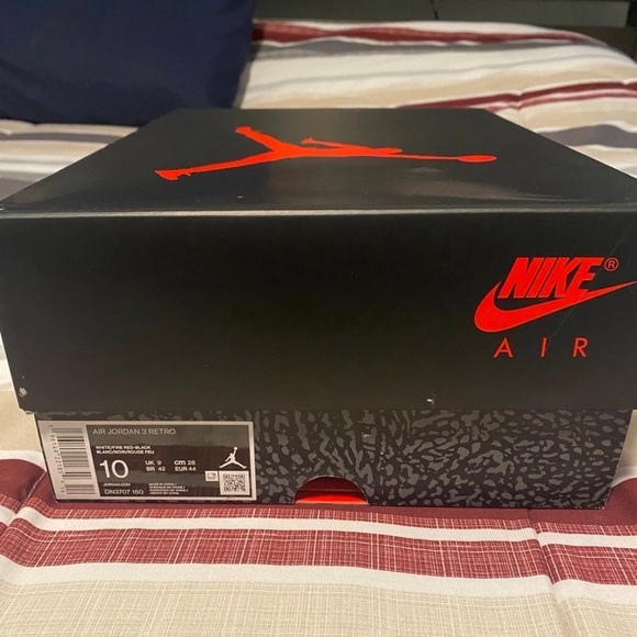 Jordan 3 Retro Mid Fire Red (Cheaper than STOCKX) *...